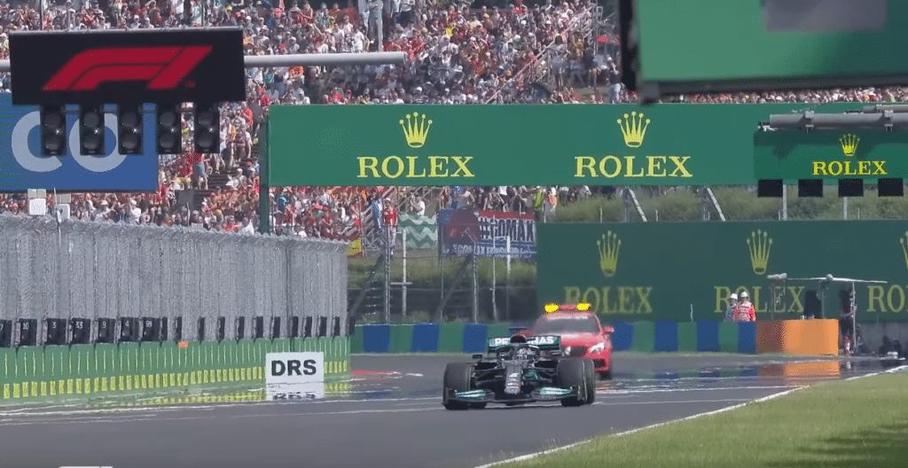 Lewis Hamilton alone at the restart, Hungary 2021 F1 Green Flag