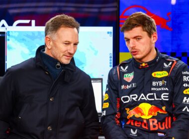 Verstappen and Horner discuting at Bahrain preseason testing 2024