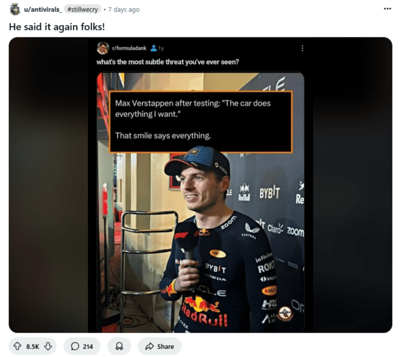 Een man praat met iemand op een Twitter