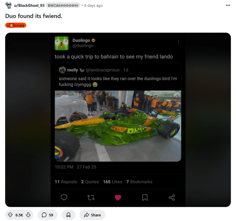Een tweet met een foto van een groene raceauto
