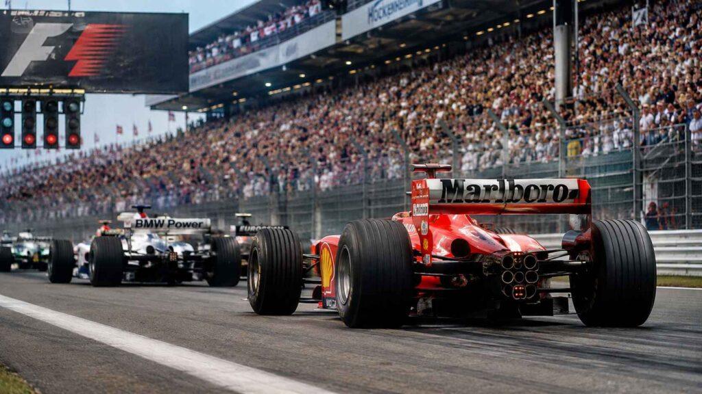 pourquoi le v10 f1 revient au centre des débats