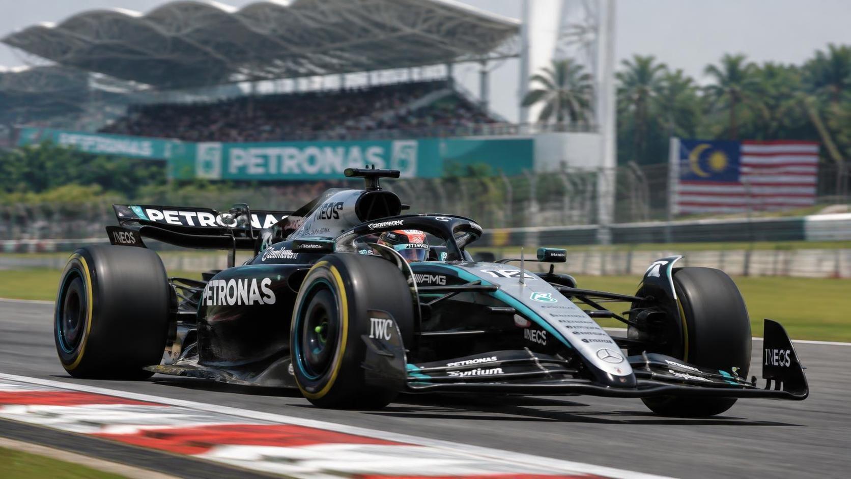 toto wolff suggerisce che ci sono problemi sottostanti più profondi dietro la rara lotta per le qualifiche della squadra, sollevando interrogativi sulla sua velocità e prestazione.
